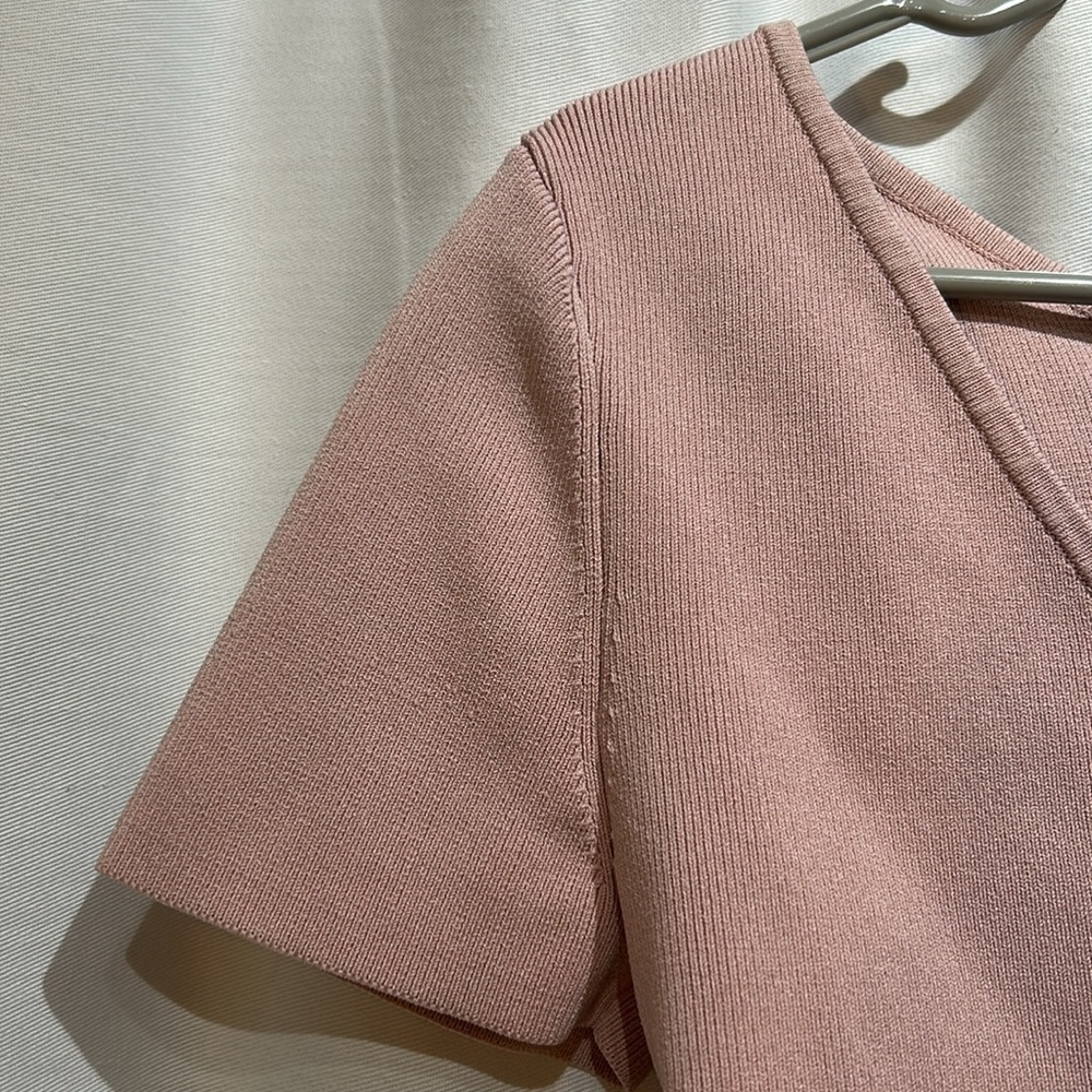 BABATON Aritzia Cropped Light Pink Shirt Size Small - Picture 6 of 7